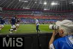 09.07.2024, Fussball UEFA EURO 2024, Halbfinale, Spanien - Frankreich, in der Mnchner-Fussball-Arena. Fotograf Philippe Ruiz hat die Spieler Spieler von Frankreich im Visier die sich gerade Aufwrmen.
