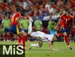 09.07.2024, Fussball UEFA EURO 2024, Halbfinale, Spanien - Frankreich, in der Mnchner-Fussball-Arena. Kylian Mbappe (Frankreich) fllt auf den Boden 
