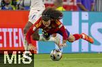 09.07.2024, Fussball UEFA EURO 2024, Halbfinale, Spanien - Frankreich, in der Mnchner-Fussball-Arena. Marc Cucurella (Spanien) fllt hin 
