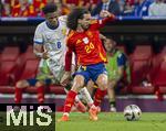 09.07.2024, Fussball UEFA EURO 2024, Halbfinale, Spanien - Frankreich, in der Mnchner-Fussball-Arena. v.li: Aurelien Tchouameni (Frankreich) gegen Marc Cucurella (Spanien) 
