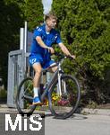 11.07.2024, Fussball 2. Bundesliga 2024/2025, 1.FC Magdeburg im Sommertrainingslager in Bad Wrishofen im Unterallgu,  Die Mannschaft kommt mit Fahrrdern am Trainingsplatz an, Philipp Hercher (Magdeburg).