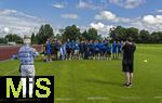 11.07.2024, Fussball 2. Bundesliga 2024/2025, 1.FC Magdeburg im Sommertrainingslager in Bad Wrishofen im Unterallgu, Gruppenfoto zum Abschied mit Fans und Team fr die Homepage und die Lokalzeitung Mindelheimer Zeitung. 