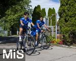 11.07.2024, Fussball 2. Bundesliga 2024/2025, 1.FC Magdeburg im Sommertrainingslager in Bad Wrishofen im Unterallgu,  Die Mannschaft kommt mit Fahrrdern am Trainingsplatz an, Tatsuya Ito (li, Magdeburg) und Tarek Chahed (re, Magdeburg)