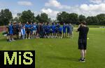 11.07.2024, Fussball 2. Bundesliga 2024/2025, 1.FC Magdeburg im Sommertrainingslager in Bad Wrishofen im Unterallgu, Gruppenfoto zum Abschied mit Fans und Team fr die Homepage des Vereines.