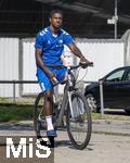 11.07.2024, Fussball 2. Bundesliga 2024/2025, 1.FC Magdeburg im Sommertrainingslager in Bad Wrishofen im Unterallgu,  Die Mannschaft kommt mit Fahrrdern am Trainingsplatz an, Bryan Teixeira (Magdeburg)