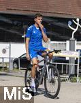 11.07.2024, Fussball 2. Bundesliga 2024/2025, 1.FC Magdeburg im Sommertrainingslager in Bad Wrishofen im Unterallgu,  Die Mannschaft kommt mit Fahrrdern am Trainingsplatz an, Tobias Mller (Magdeburg).