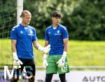 11.07.2024, Fussball 2. Bundesliga 2024/2025, 1.FC Magdeburg im Sommertrainingslager in Bad Wrishofen im Unterallgu, Training im Stadion am unteren Hart. von rechts:  Torwart Robert Kampa (1. FC Magdeburg) und Torwart Dominik Reimann (1. FC Magdeburg)