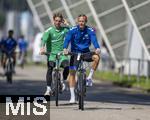 11.07.2024, Fussball 2. Bundesliga 2024/2025, 1.FC Magdeburg im Sommertrainingslager in Bad Wrishofen im Unterallgu, Training im Stadion am unteren Hart. Torwart Noah Kruth (1. FC Magdeburg) und Torwart Dominik Reimann (1. FC Magdeburg) kommen auf dem Rad zum Training.