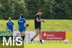 11.07.2024, Fussball 2. Bundesliga 2024/2025, 1.FC Magdeburg im Sommertrainingslager in Bad Wrishofen im Unterallgu, Training im Stadion am unteren Hart. Trainer Christian Titz (1. FC Magdeburg) schaut nachdenklich auf seine Uhr 