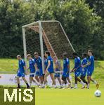 11.07.2024, Fussball 2. Bundesliga 2024/2025, 1.FC Magdeburg im Sommertrainingslager in Bad Wrishofen im Unterallgu, Training im Stadion am unteren Hart. Schweres zu tragen hat die Mannschaft mit dem mobilen Fussballtor.