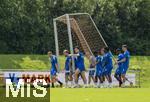 11.07.2024, Fussball 2. Bundesliga 2024/2025, 1.FC Magdeburg im Sommertrainingslager in Bad Wrishofen im Unterallgu, Training im Stadion am unteren Hart. Schweres zu tragen hat die Mannschaft mit dem mobilen Fussballtor.