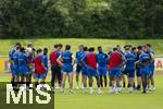 11.07.2024, Fussball 2. Bundesliga 2024/2025, 1.FC Magdeburg im Sommertrainingslager in Bad Wrishofen im Unterallgu, Training im Stadion am unteren Hart. Trainer Christian Titz (2.v.re, 1. FC Magdeburg) hat seine Spieler um sich versammelt  