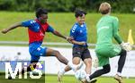 11.07.2024, Fussball 2. Bundesliga 2024/2025, 1.FC Magdeburg im Sommertrainingslager in Bad Wrishofen im Unterallgu, Training im Stadion am unteren Hart. mitte: Tatsuya Ito (1. FC Magdeburg) gegen Pierre Nadjombe (li, 1. FC Magdeburg) 