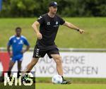 11.07.2024, Fussball 2. Bundesliga 2024/2025, 1.FC Magdeburg im Sommertrainingslager in Bad Wrishofen im Unterallgu, Training im Stadion am unteren Hart. Co-Trainer Andreas Schumacher (Magdeburg) gibt Anweisungen.