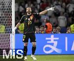 14.07.2024, Fussball UEFA EURO 2024, Finale im Berliner Olympiastadion, Spanien - England, Torwart Simon Unai (Spanien) gestikuliert
