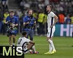 14.07.2024, Fussball UEFA EURO 2024, Finale im Berliner Olympiastadion, Spanien - England, Jude Bellingham (England) und Harry Kane (England) sind traurig.
