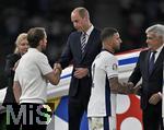 14.07.2024, Fussball UEFA EURO 2024, Finale im Berliner Olympiastadion, Spanien - England, William , Prinz von Wales (England) trstet Trainer Gareth Southgate (England) 
