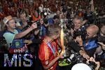 14.07.2024, Fussball UEFA EURO 2024, Finale im Berliner Olympiastadion, Spanien - England, Dani Olmo (Spanien) mit Pokal
