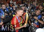 14.07.2024, Fussball UEFA EURO 2024, Finale im Berliner Olympiastadion, Spanien - England, Dani Olmo (Spanien) mit Pokal
