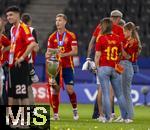 14.07.2024, Fussball UEFA EURO 2024, Finale im Berliner Olympiastadion, Spanien - England, Spanien ist Europameister,  Dani Olmo (Spanien) mit dem Pokal nach der Siegerehrung 