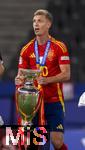 14.07.2024, Fussball UEFA EURO 2024, Finale im Berliner Olympiastadion, Spanien - England, Spanien ist Europameister,  Dani Olmo (Spanien) mit dem Pokal nach der Siegerehrung 