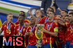 14.07.2024, Fussball UEFA EURO 2024, Finale im Berliner Olympiastadion, Spanien - England, Spanien ist Europameister, Siegerehrung. Nico Williams (Spanien), Lamine Yamal (Spanien) Alvaro Morata (Spanien) 