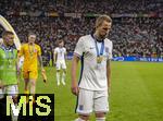 14.07.2024, Fussball UEFA EURO 2024, Finale im Berliner Olympiastadion, Spanien - England, Spanien ist Europameister nach dem 2:1 Sieg. nach der Siegerehrung feiern die Spanier bei den Fans ihren Triumph aber die Englnder stehen ohne Titel da, Harry Kane (England) geht vom Platz.
