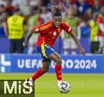 14.07.2024, Fussball UEFA EURO 2024, Finale im Berliner Olympiastadion, Spanien - England, Nico Williams (Spanien) am Ball 
