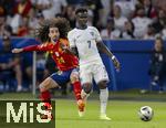 14.07.2024, Fussball UEFA EURO 2024, Finale im Berliner Olympiastadion, Spanien - England, v.li: Marc Cucurella (Spanien) gegen Bukayo Saka (England) 
