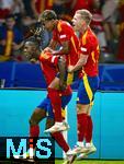 14.07.2024, Fussball UEFA EURO 2024, Finale im Berliner Olympiastadion, Spanien - England, Torjubel Nico Williams (Spanien) mit Lamine Yamal (Spanien) und Dani Olmo (Spanien) 
