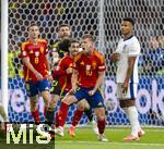 14.07.2024, Fussball UEFA EURO 2024, Finale im Berliner Olympiastadion, Spanien - England,  Fabian (Spanien), Marc Cucurella (Spanien),. Dani Olmo (Spanien) gegen Ollie Watkins (England) 
