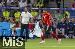 14.07.2024, Fussball UEFA EURO 2024, Finale im Berliner Olympiastadion, Spanien - England, Schlussjubel des Europameisters Spanien, Lamine Yamal (Spanien) jubelt, hinten steht Trainer Gareth Southgate (England) fassungslos da.
