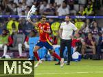 14.07.2024, Fussball UEFA EURO 2024, Finale im Berliner Olympiastadion, Spanien - England, Schlussjubel des Europameisters Spanien, Lamine Yamal (Spanien) jubelt, hinten steht Trainer Gareth Southgate (England) fassungslos da.
