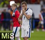 14.07.2024, Fussball UEFA EURO 2024, Finale im Berliner Olympiastadion, Spanien - England, Nach der Niederlage im Finale, Frust bei den Englischen Spielern,  Harry Kane (England) und Anthony Gordon (England) 