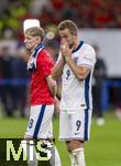 14.07.2024, Fussball UEFA EURO 2024, Finale im Berliner Olympiastadion, Spanien - England, Nach der Niederlage im Finale, Frust bei den Englischen Spielern,  Harry Kane (England) und Anthony Gordon (England) 