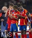 14.07.2024, Fussball UEFA EURO 2024, Finale im Berliner Olympiastadion, Spanien - England, Siegerehrung des Europameisters Spanien, Lamine Yamal (Spanien) und Nico Williams (Spanien) freuen sich ber die Medaillie, 