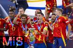 14.07.2024, Fussball UEFA EURO 2024, Finale im Berliner Olympiastadion, Spanien - England, Siegerehrung des Europameisters Spanien, Alvaro Morata (Spanien) und seine Kameraden stemmen den EM-Pokal hoch.  Nico Williams (Spanien), Lamine Yamal (Spanien), Fermin (Spanien), 