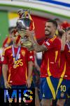 14.07.2024, Fussball UEFA EURO 2024, Finale im Berliner Olympiastadion, Spanien - England, Nach der Siegerehrung des Europameisters Spanien, Joselu (Spanien) jubelt mit dem Pokal 