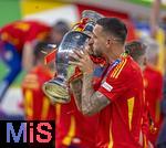 14.07.2024, Fussball UEFA EURO 2024, Finale im Berliner Olympiastadion, Spanien - England, Nach der Siegerehrung des Europameisters Spanien, Joselu (Spanien) jubelt mit dem Pokal 