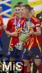 14.07.2024, Fussball UEFA EURO 2024, Finale im Berliner Olympiastadion, Spanien - England, Nach der Siegerehrung des Europameisters Spanien, Dani Olmo (Spanien) jubelt mit dem Pokal 