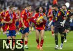 14.07.2024, Fussball UEFA EURO 2024, Finale im Berliner Olympiastadion, Spanien - England, Nach der Siegerehrung des Europameisters Spanien,  Marc Cucurella (Spanien) trgt stolz den Pokal zu den Fans in die Kurve,  Dani Olmo (Spanien), Fermin (Spanien), Torwart David Raya (Spanien), Alex Remiro (Spanien) 