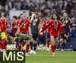 14.07.2024, Fussball UEFA EURO 2024, Finale im Berliner Olympiastadion, Spanien - England, Nach der Siegerehrung des Europameisters Spanien,   Dani Olmo (Spanien) trgt stolz den Pokal zu den Fans in die Kurve mit Marc Cucurella (Spanien) 