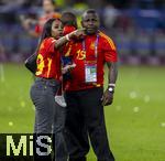 14.07.2024, Fussball UEFA EURO 2024, Finale im Berliner Olympiastadion, Spanien - England, Nach der Siegerehrung des Europameisters Spanien,  Familie von Lamine Yamal (Spanien) 