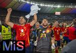 14.07.2024, Fussball UEFA EURO 2024, Finale im Berliner Olympiastadion, Spanien - England, Nach der Siegerehrung des Europameisters Spanien,  Torwart Simon Unai (Spanien) jubelt mit Ayoze (Spanien) 