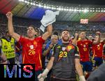 14.07.2024, Fussball UEFA EURO 2024, Finale im Berliner Olympiastadion, Spanien - England, Nach der Siegerehrung des Europameisters Spanien,  Torwart Simon Unai (Spanien) jubelt mit Ayoze (Spanien) 