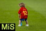 14.07.2024, Fussball UEFA EURO 2024, Finale im Berliner Olympiastadion, Spanien - England, Nach der Siegerehrung des Europameisters Spanien,  Kind von Alejandro Grimaldo (Spanien) auf dem Platz