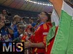 14.07.2024, Fussball UEFA EURO 2024, Finale im Berliner Olympiastadion, Spanien - England, Nach der Siegerehrung des Europameisters Spanien,  Fotografen bei den Spielern die den Pokal den Fans prsentieren, Daniel Carvajal (Spanien) 