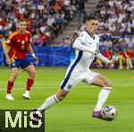 14.07.2024, Fussball UEFA EURO 2024, Finale im Berliner Olympiastadion, Spanien - England, Phil Foden (England) am Ball 
