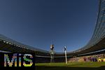 14.07.2024, Fussball UEFA EURO 2024, Finale im Berliner Olympiastadion, Spanien - England, Der EM-Pokal steht auf der Stele bereit bei blauem Himmel.
