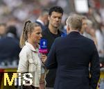 14.07.2024, Fussball UEFA EURO 2024, Finale im Berliner Olympiastadion, Spanien - England,  Magenta TV am Spielfeldrand mit  Tabea Kemme, Michael Ballack und Johannes B. Kerner.
